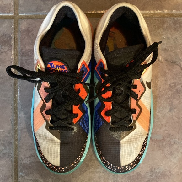 Nike LeBron James Tune Squad Shoes - Picture 5 of 9